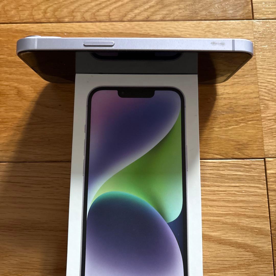美品　iPhone14 本体　新品の付属品あり　箱入り