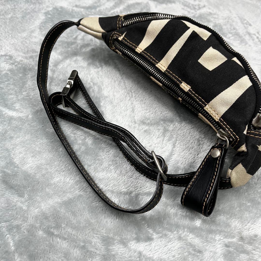 Vivienne Westwood ウエストポーチ オーブ ロゴ 斜め掛け◎