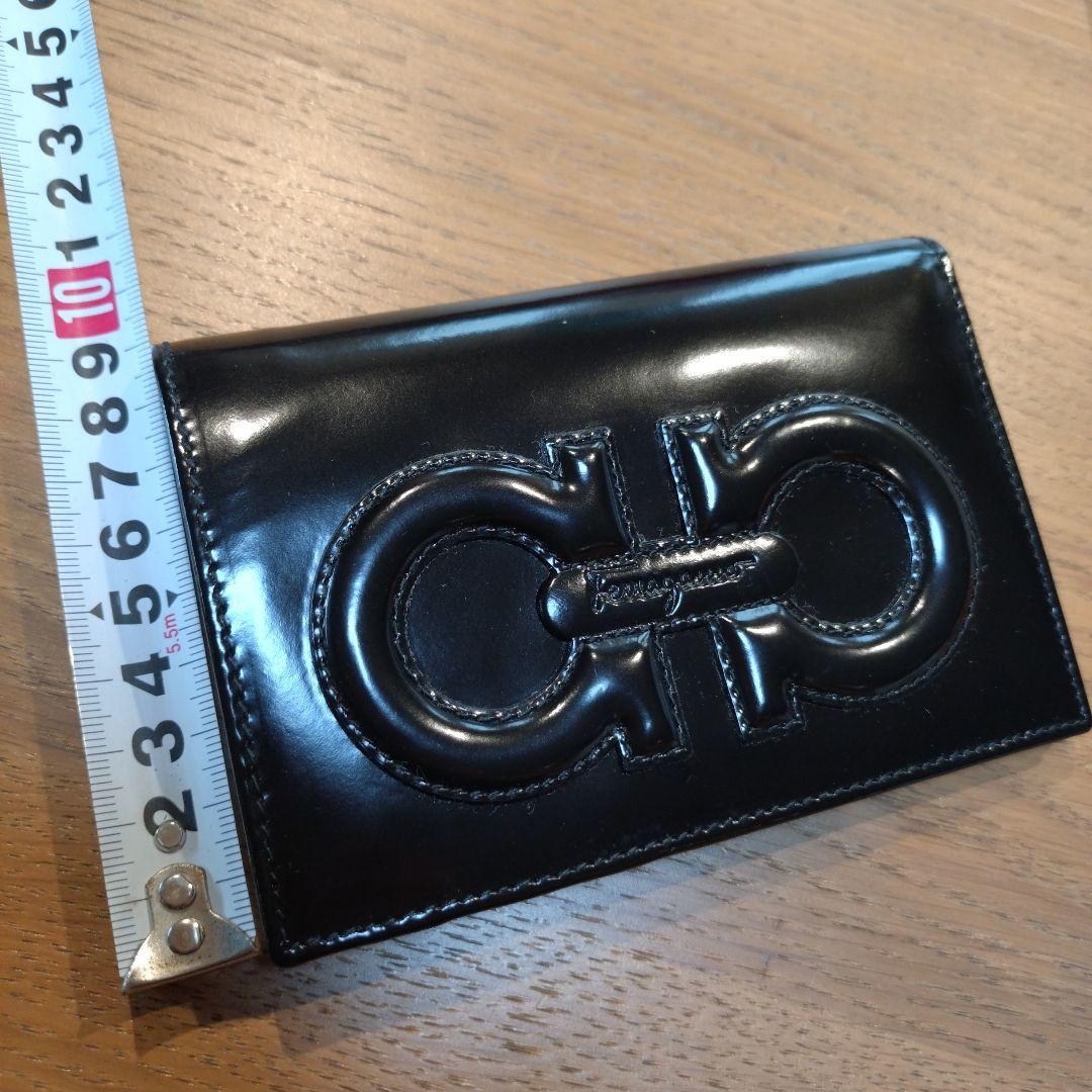 【箱入り未使用】フェラガモ 黒 エナメル財布