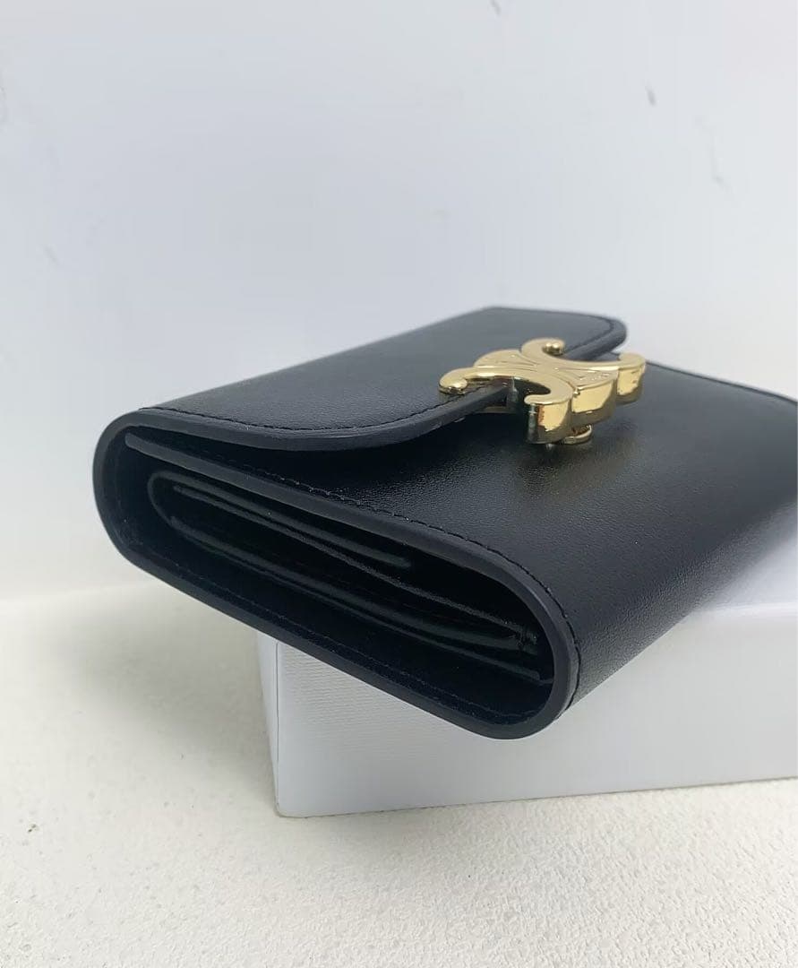 ブラックレザー三つ折り財布 ゴールド金具