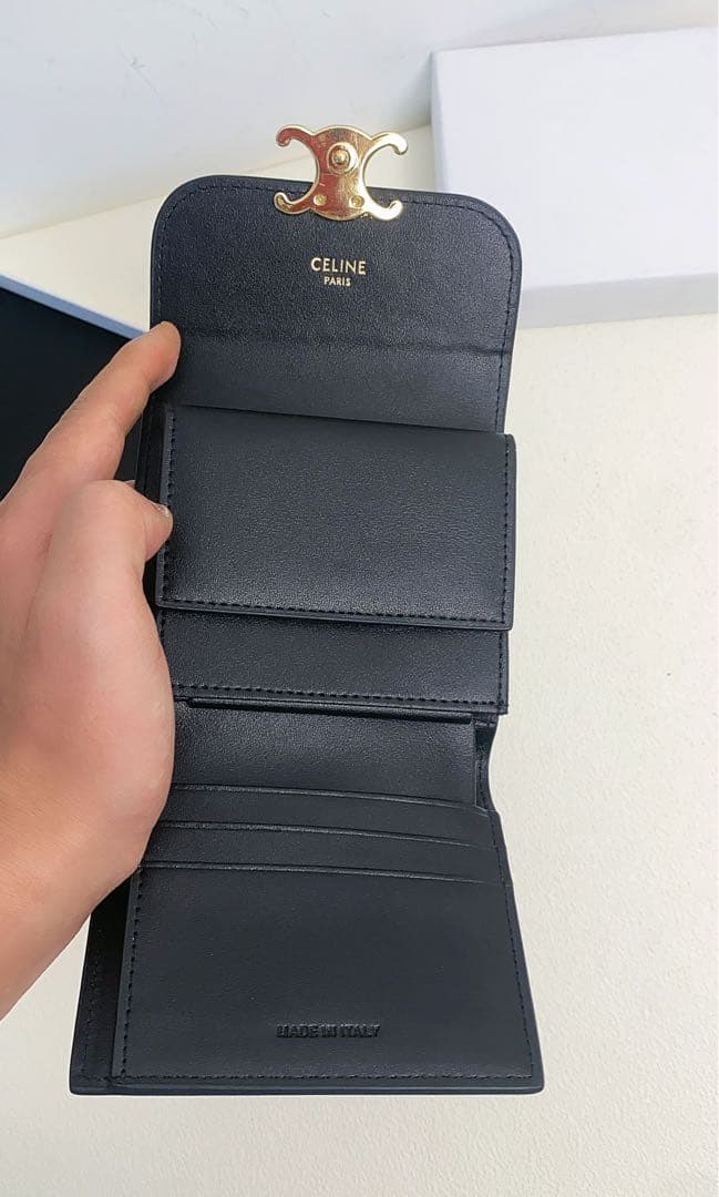ブラックレザー三つ折り財布 ゴールド金具