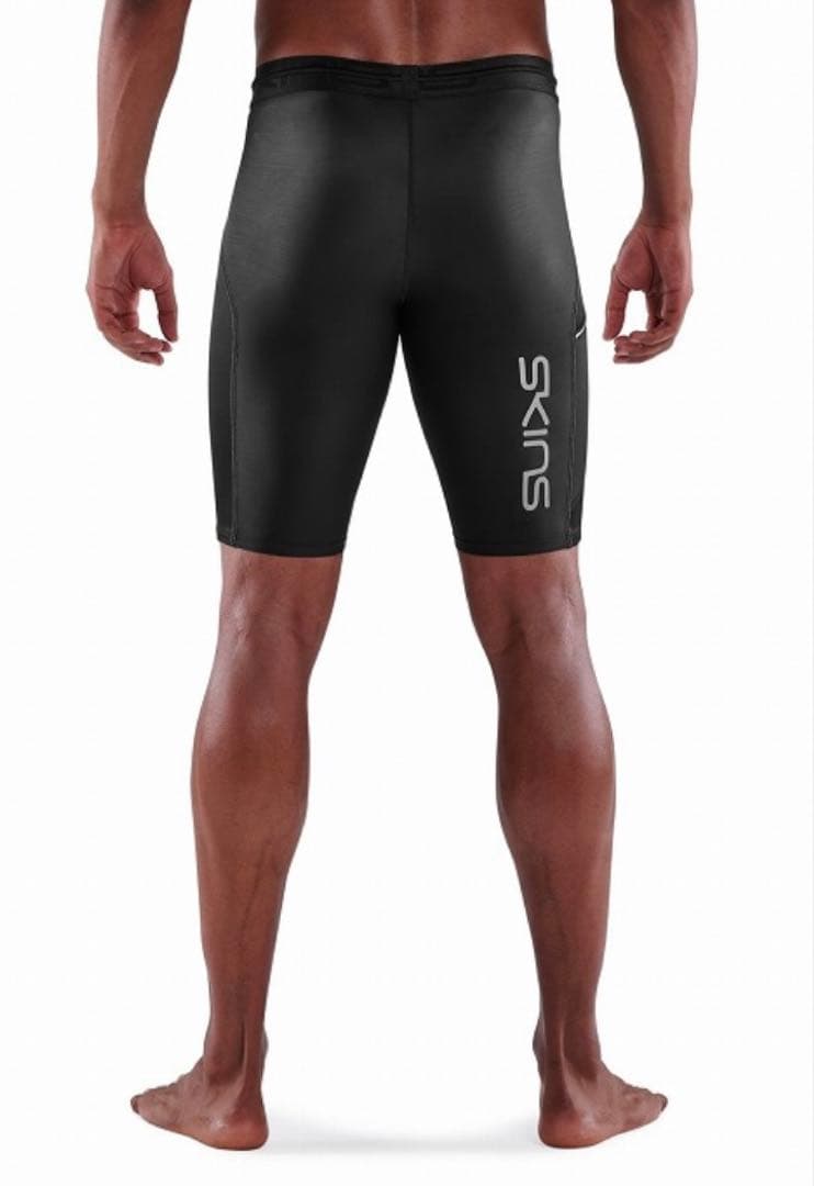 Skins series 3 Mサイズ　新品　ハーフタイツ