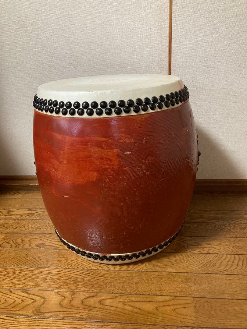 和太鼓 木製 円筒型 黒い飾り玉付き