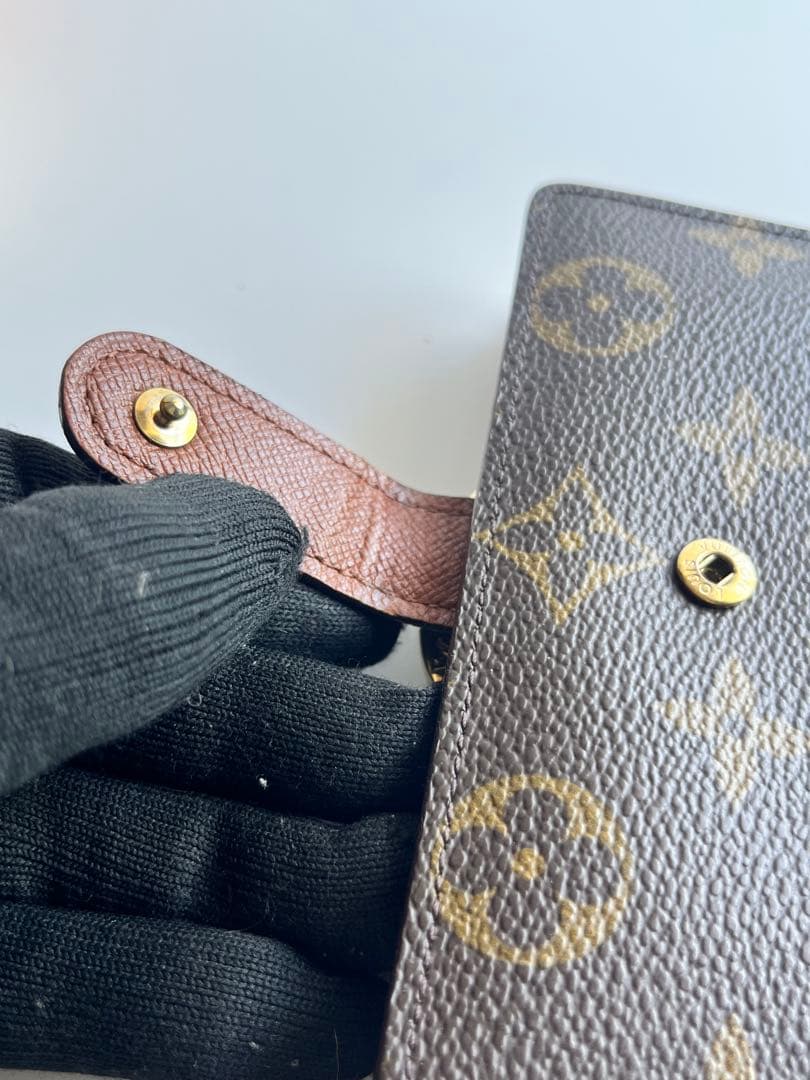 LOUIS VUITTON ヴィトン　二つ折り財布