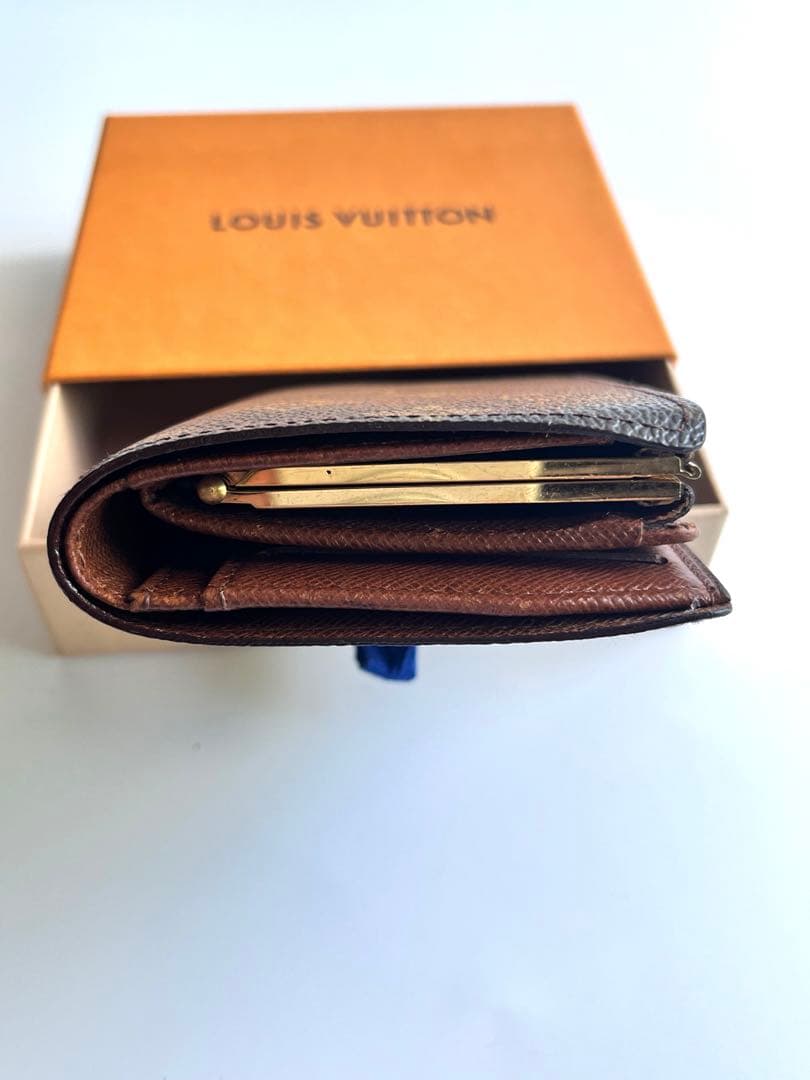 LOUIS VUITTON ヴィトン　二つ折り財布