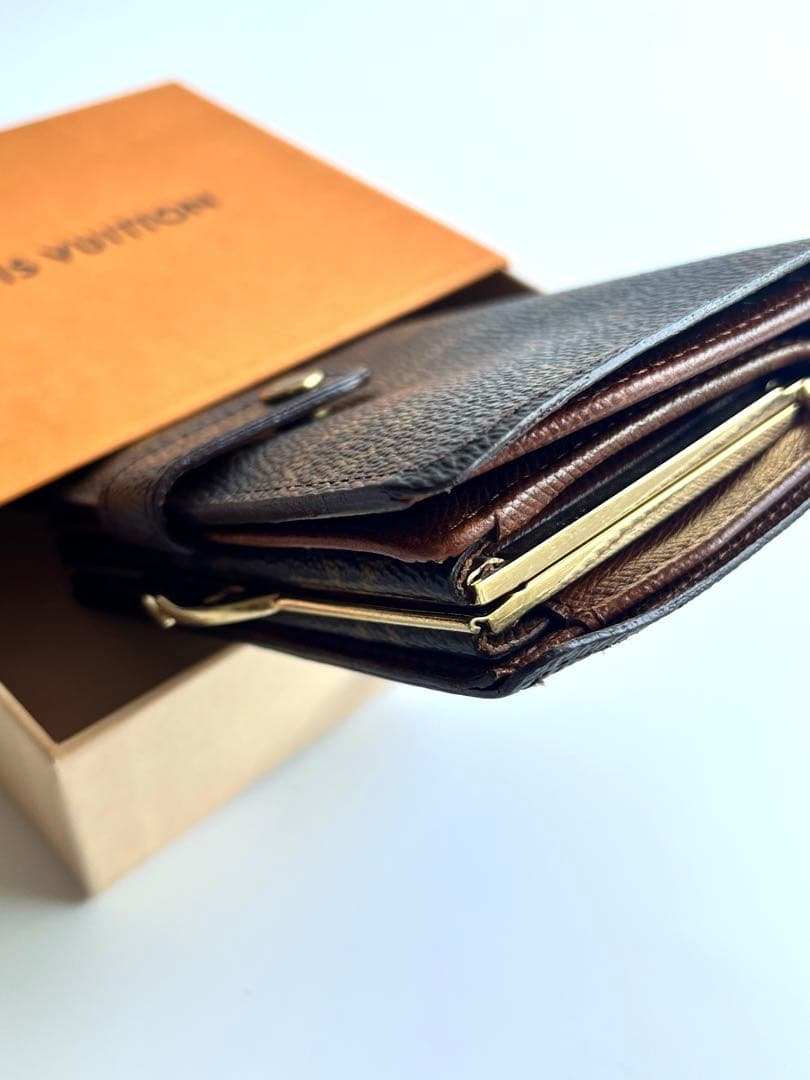 LOUIS VUITTON ヴィトン　二つ折り財布