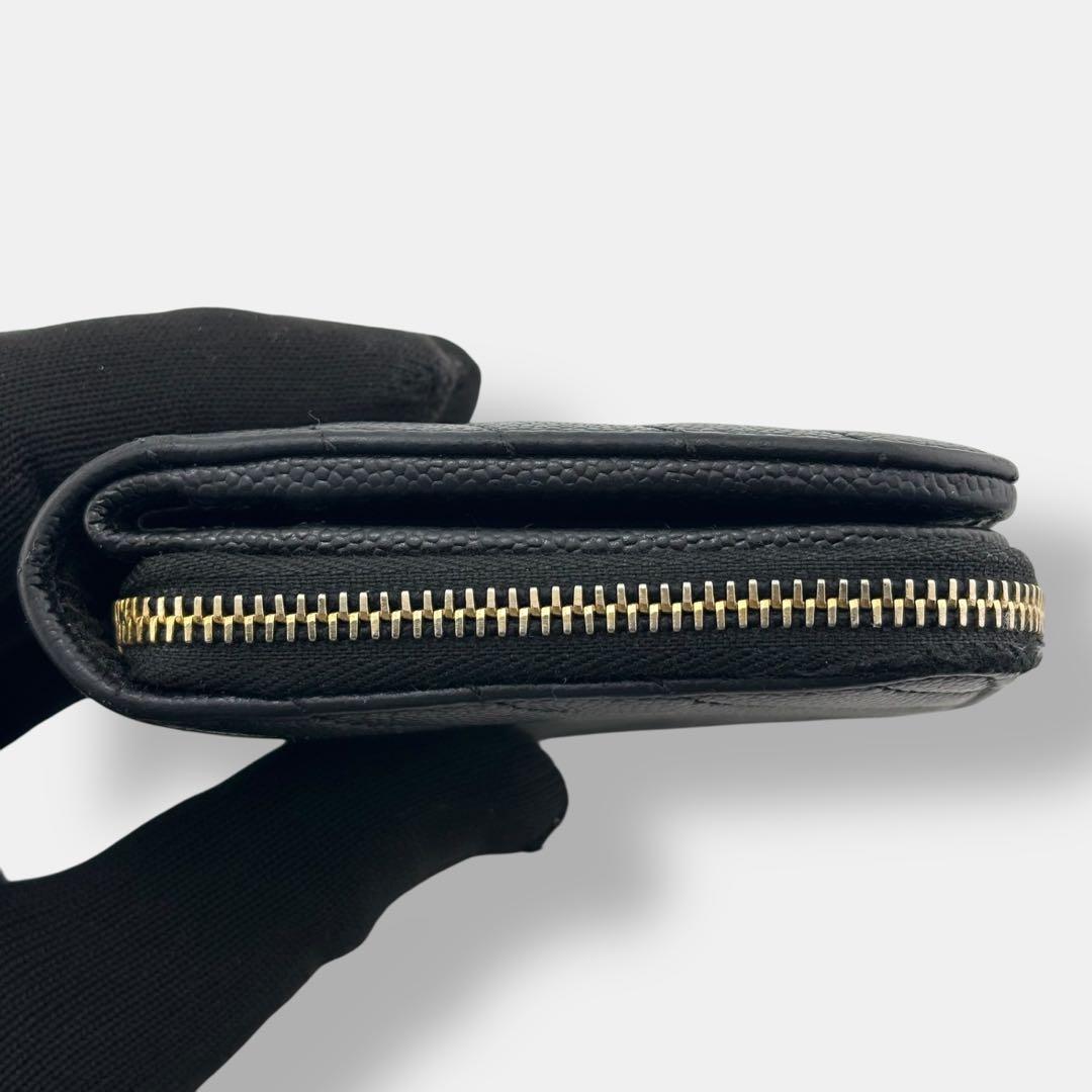 極美品 サンローラン 2つ折り財布 カサンドラ Vステッチ ロゴ金具 レザー 黒