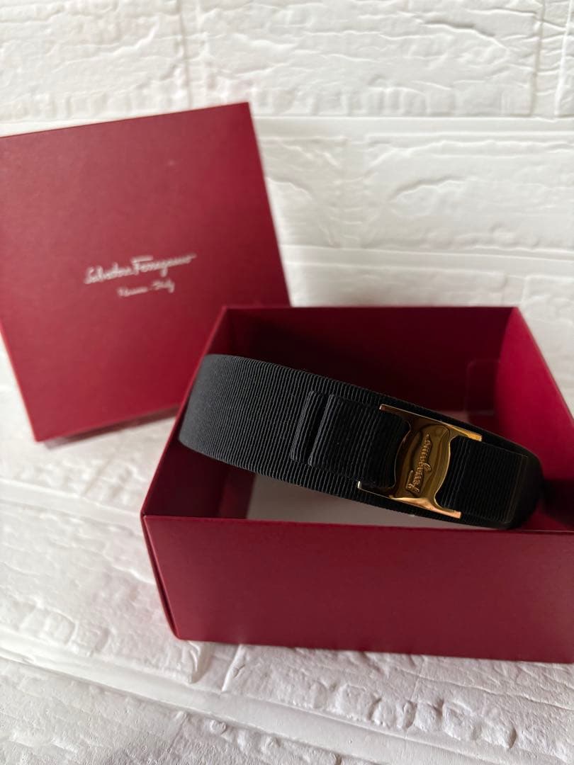 Ferragamoフェラガモ カチューシャ ヴァラリボン