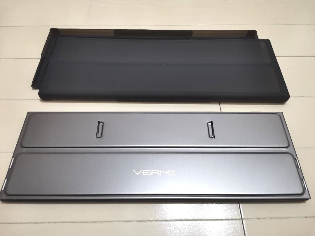 【新品同様】ベルンVERNE トレッキングパッド　グレー　テーブル　チタンカラー