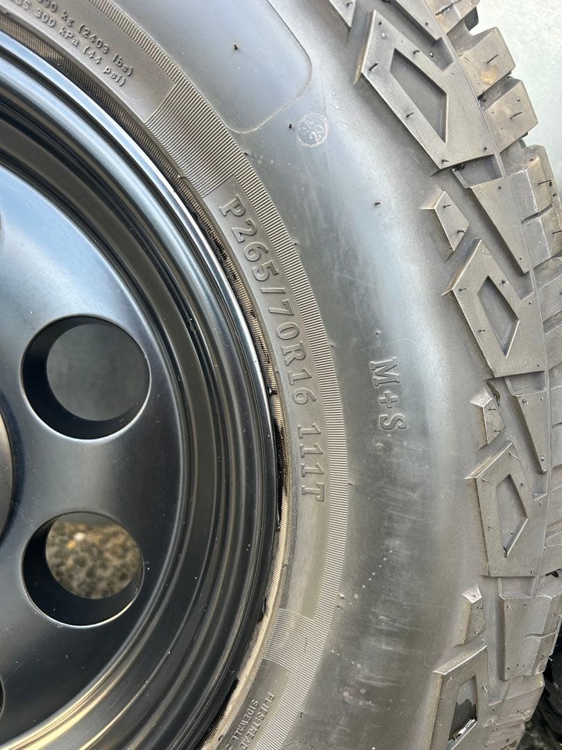 オフロードタイヤ 4本セット　265/70R16