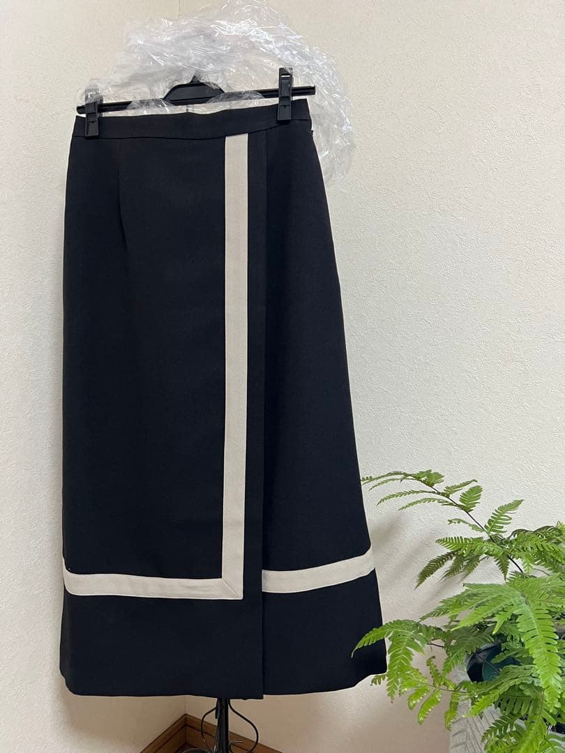 ヤマダヤ　スコットクラブ　黒スカート 白ライン ラップ風デザイン ロングスカート