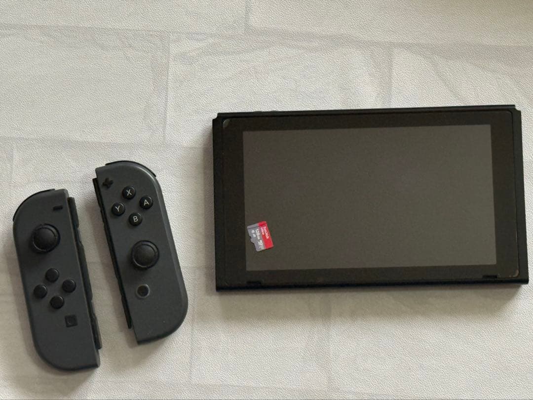 Nintendo Switch 本体　+ Joy-Con 2つ