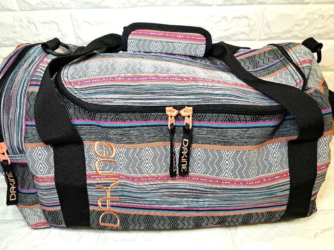 ✨新品未使用✨Dakine ボストンバッグ マルチカラー ストライプ