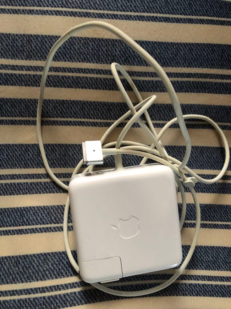 ②美品Apple 60W MagSafe 2電源アダプタ