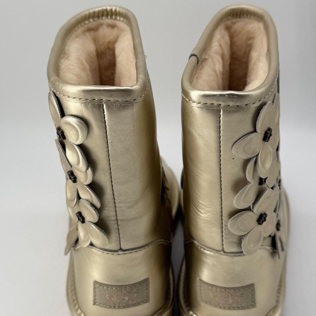 17561✨未使用✨UGG アグ ゴールド フラワーモチーフ ムートンブーツ