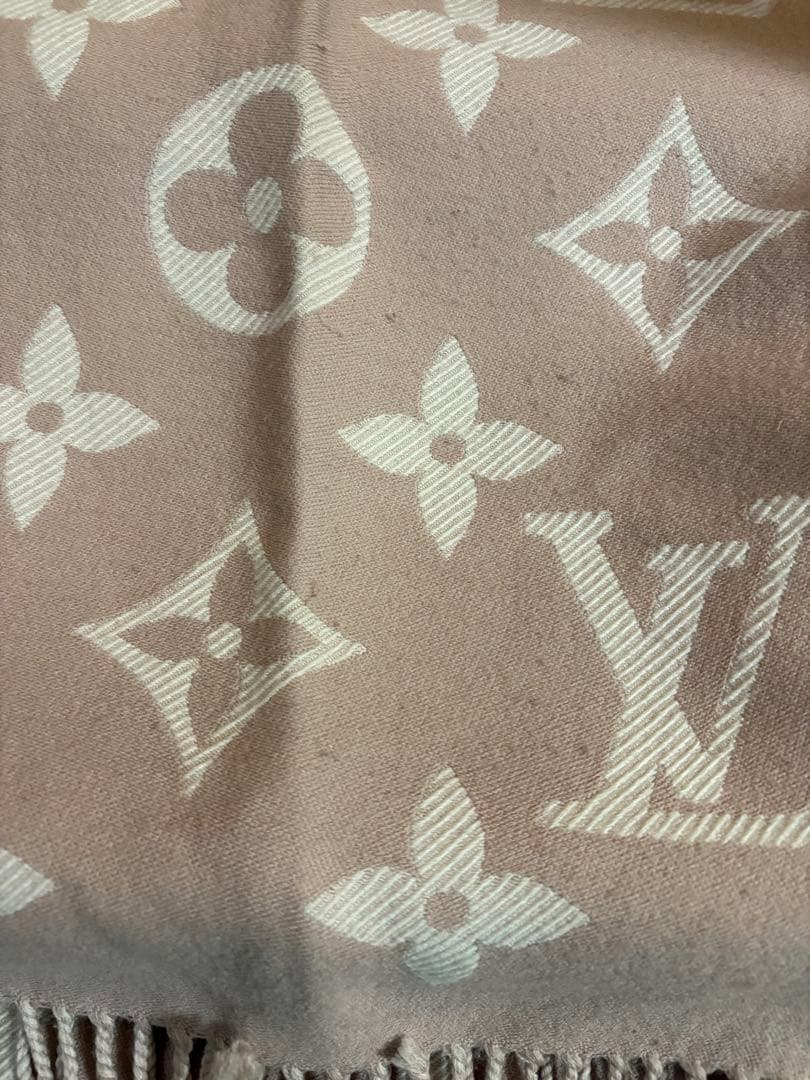 LOUIS VUITTON マフラー・LV エセンシャル　ベージュローズ