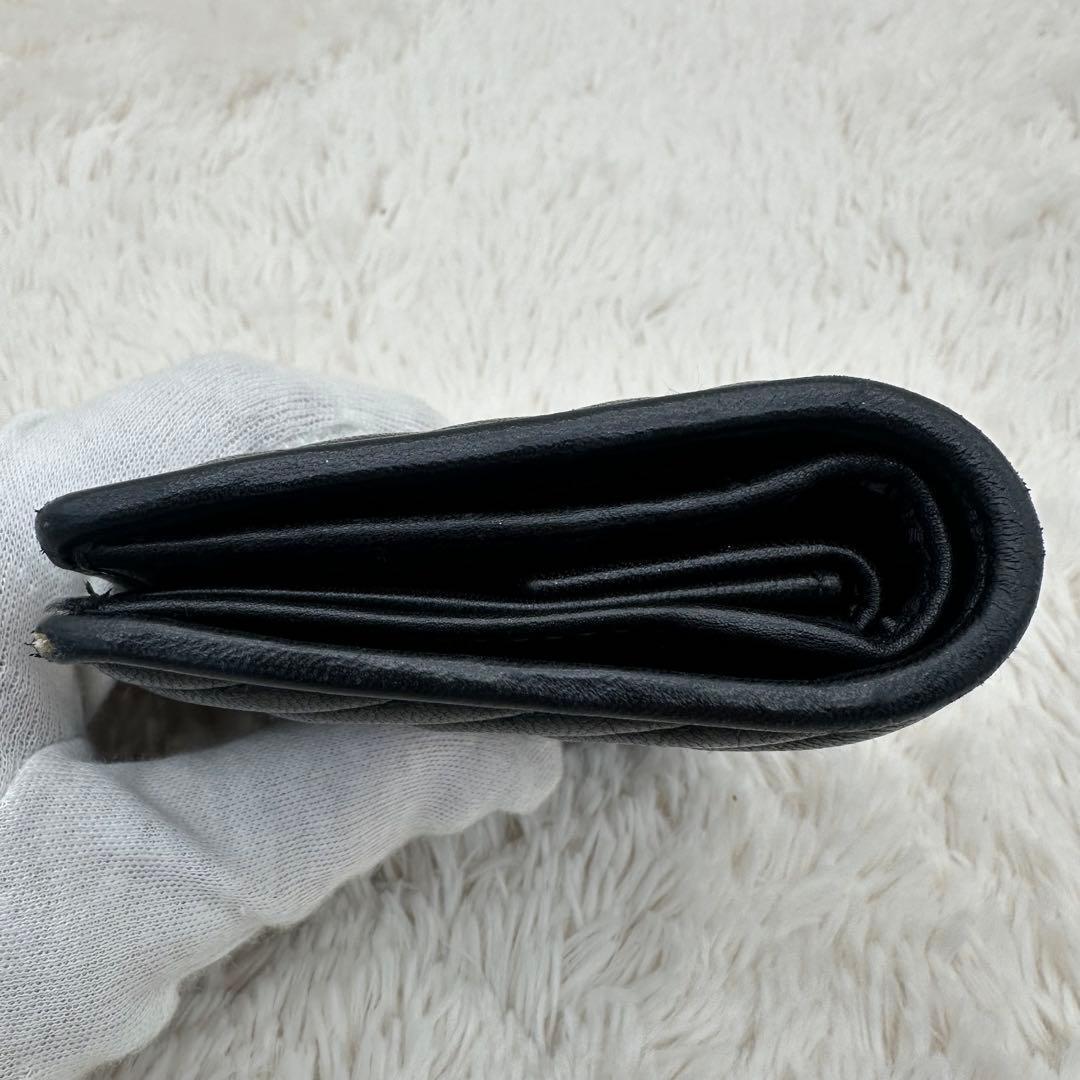 ✨人気✨ミュウミュウ　二つ折り財布　マテラッセ　キルティング　レザー　黒