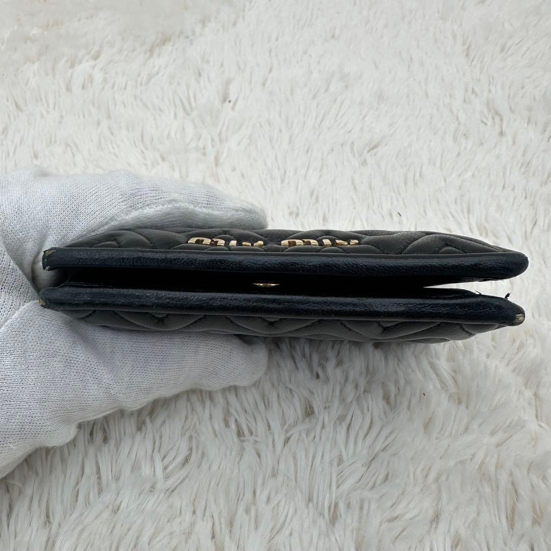 ✨人気✨ミュウミュウ　二つ折り財布　マテラッセ　キルティング　レザー　黒
