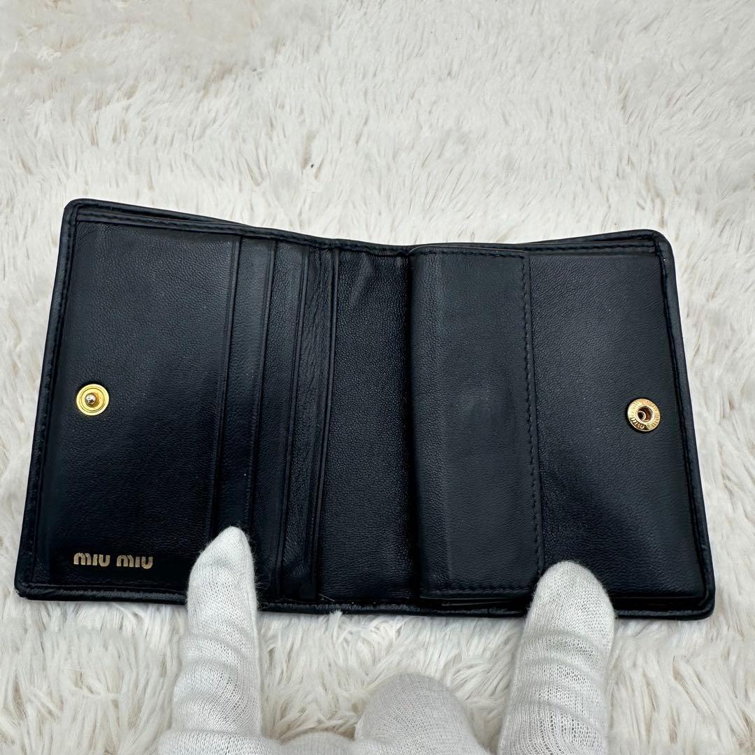 ✨人気✨ミュウミュウ　二つ折り財布　マテラッセ　キルティング　レザー　黒