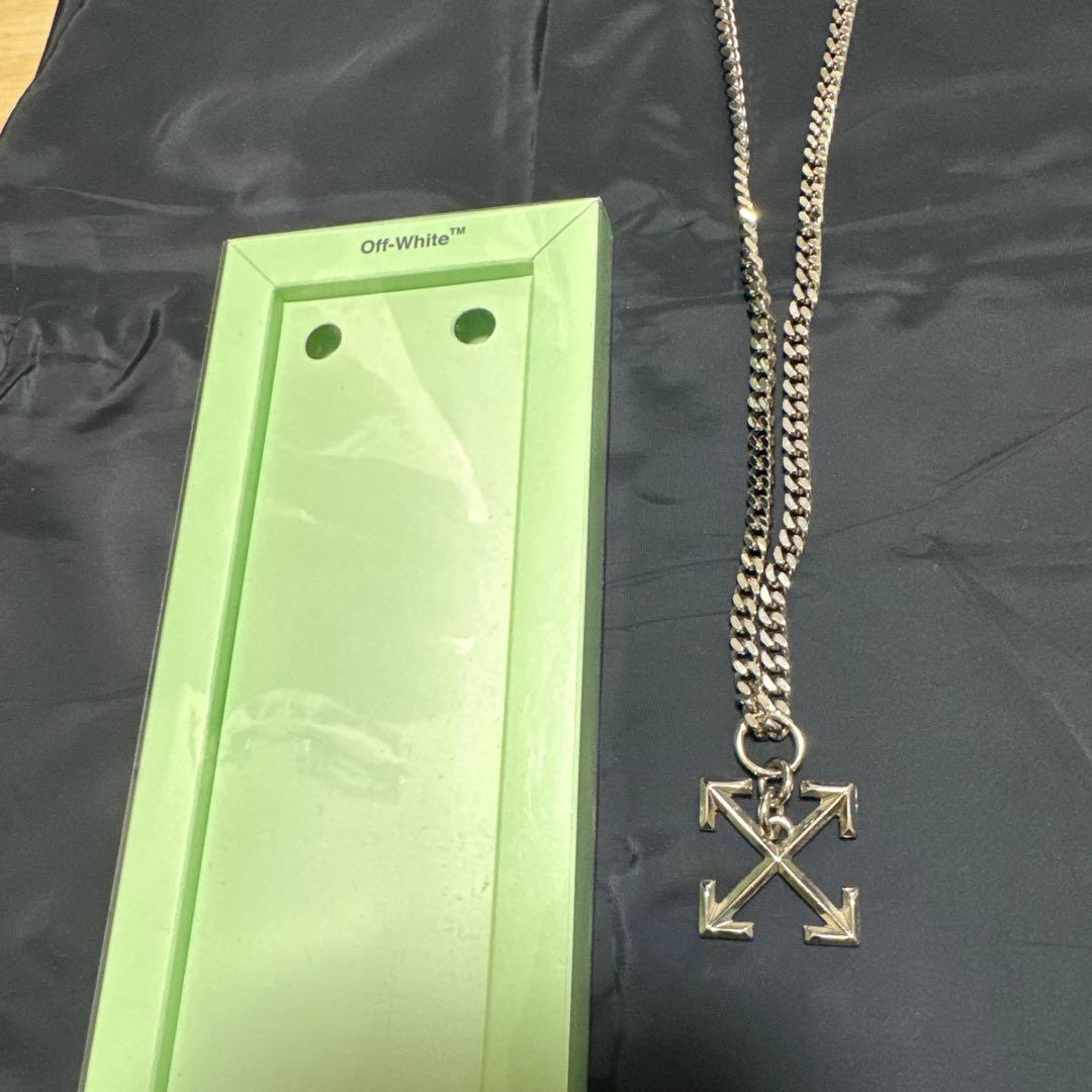 Off-White ロングシルバーネックレス アローロゴ