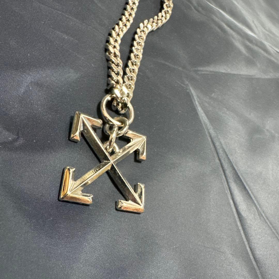 Off-White ロングシルバーネックレス アローロゴ