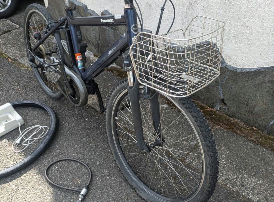 Panasonic 電動アシスト自転車　充電器　前タイヤ新品　京都引き取り限定