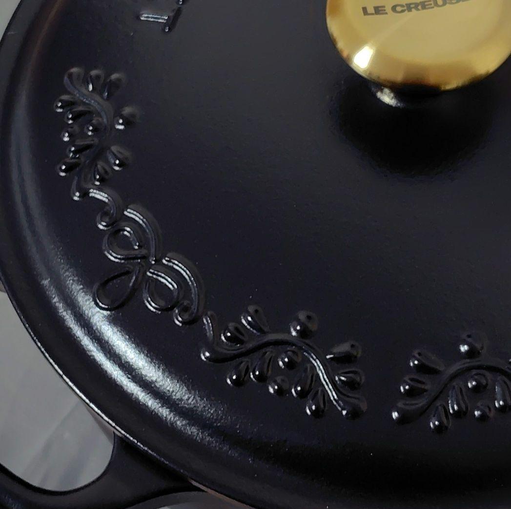 新品未使用 限定品　ル・クルーゼ シグニチャー ココット・ロンド22cmネイビー