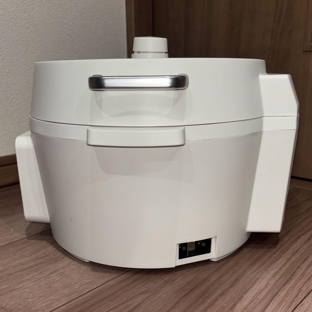美品✨　アイリスオーヤマ 電気圧力鍋 4.0L ホワイト PC-MA4-W