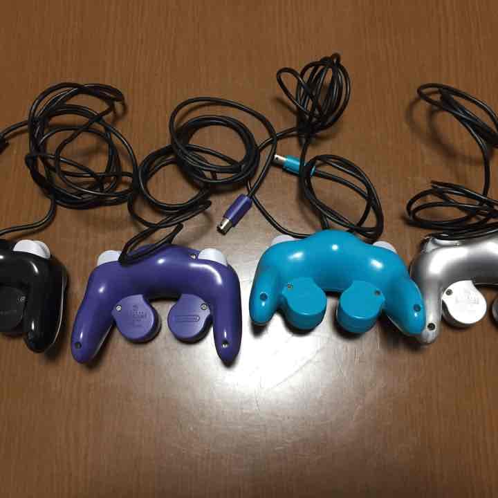 送料無料！ ゲームキューブ本体&コントローラー4個セット