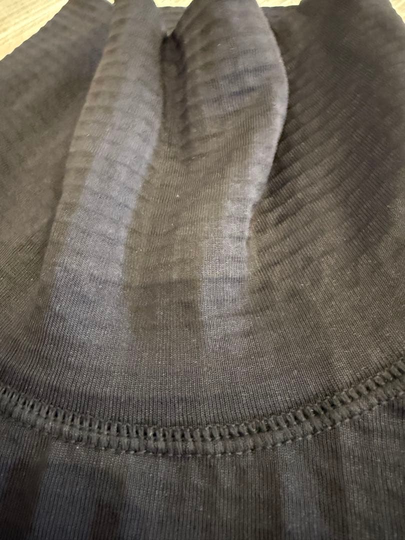 Hurley ブラック ハイネック長袖シャツ