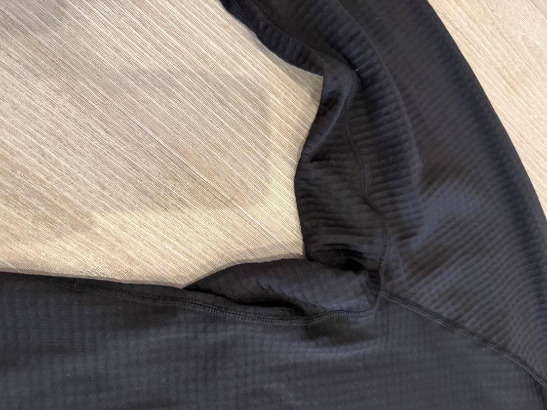 Hurley ブラック ハイネック長袖シャツ