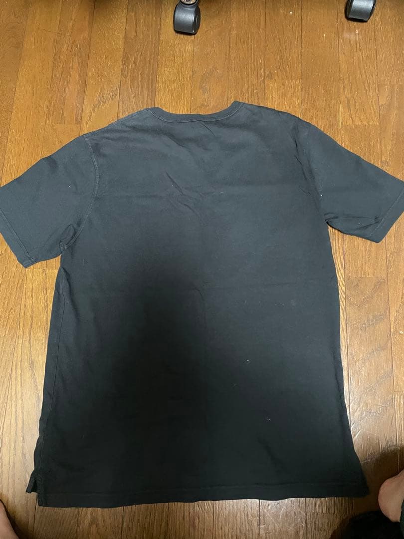 ブラック Tシャツ 立体ロゴ付き