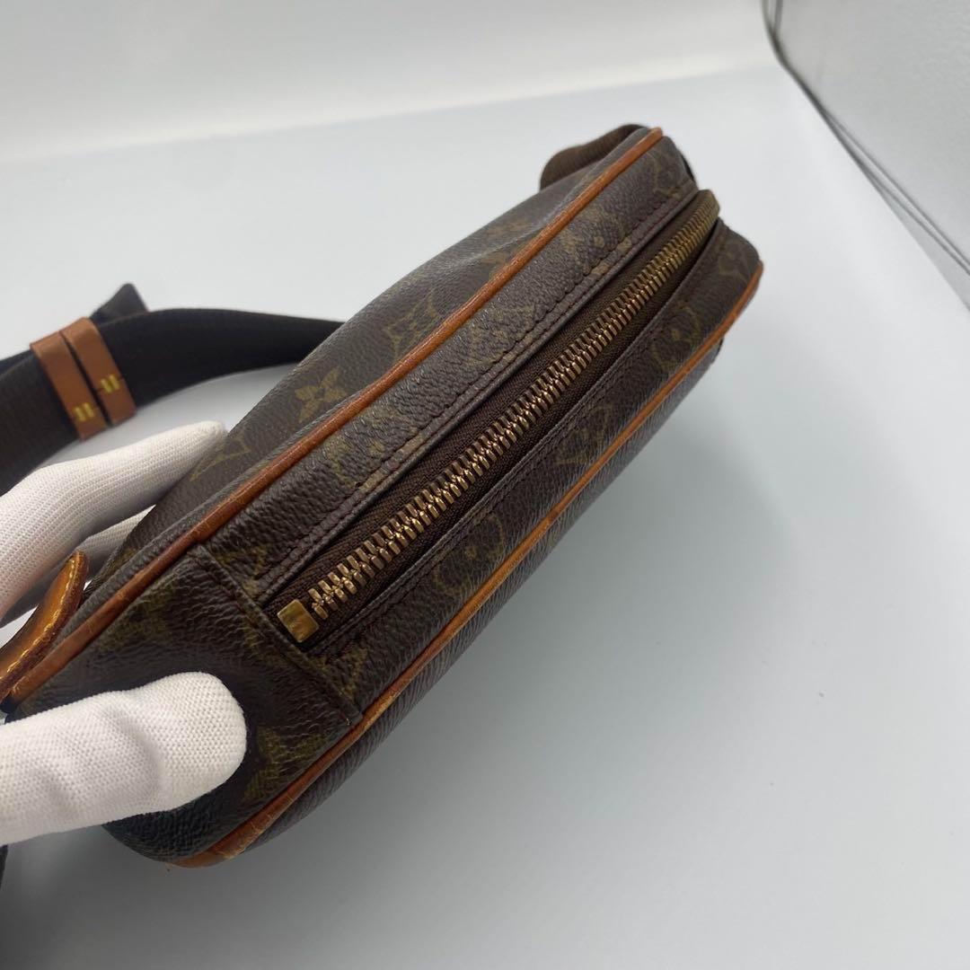 美品　ルイヴィトン　モノグラム ポシェットガンジュ ボディバッグ　33A