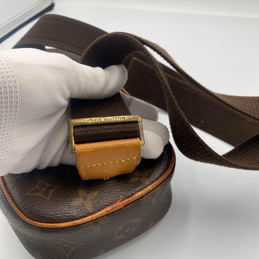 美品　ルイヴィトン　モノグラム ポシェットガンジュ ボディバッグ　33A