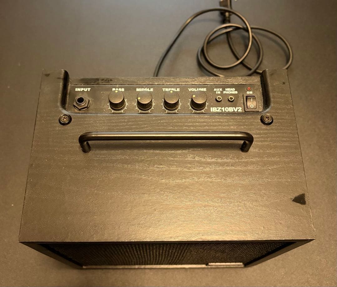 【美品】Ibanez エレキ・ベース用10W 練習用アンプ IBZ10BV2
