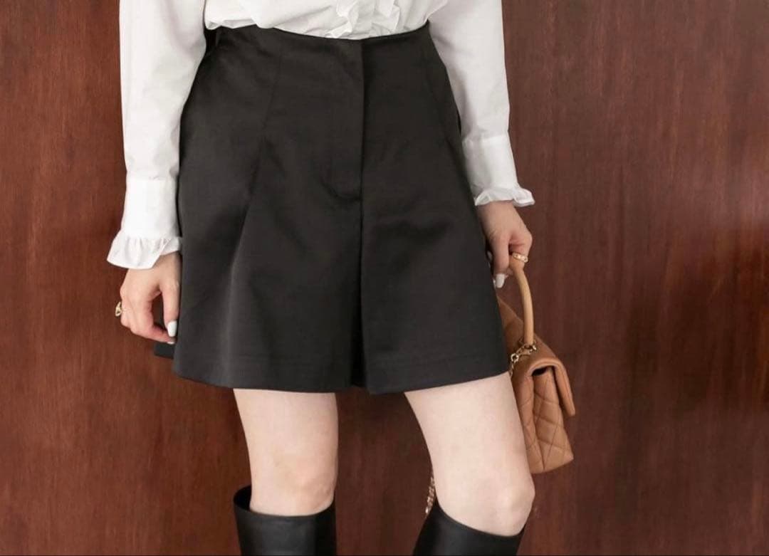 ⚠️ ラム ⚠️TREFLE+1 トレフルプラスワン タックショートパンツ　黒