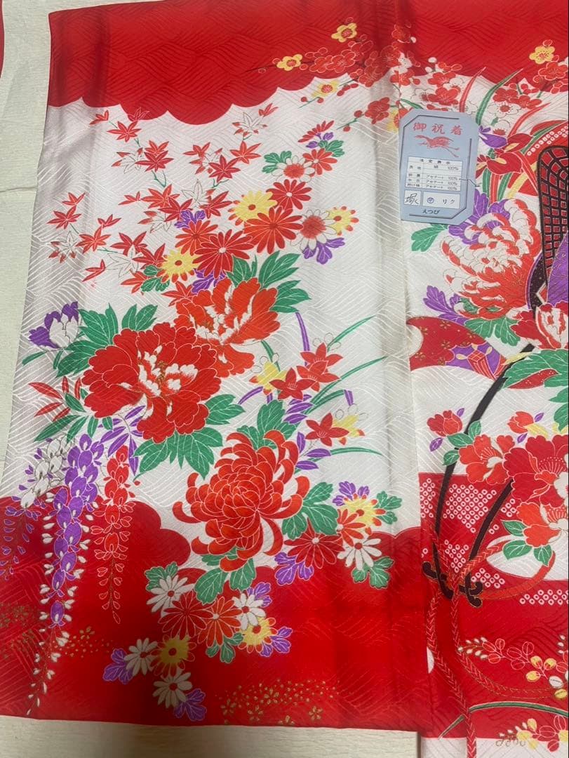 産着　掛け着　新品　未使用品　タグ付き　しつけ糸付き　女の子　白赤　花　お宮参り