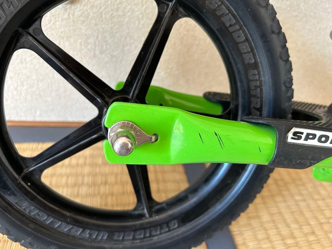 美品　STRIDERスポーツ　12 バランスバイク グリーン
