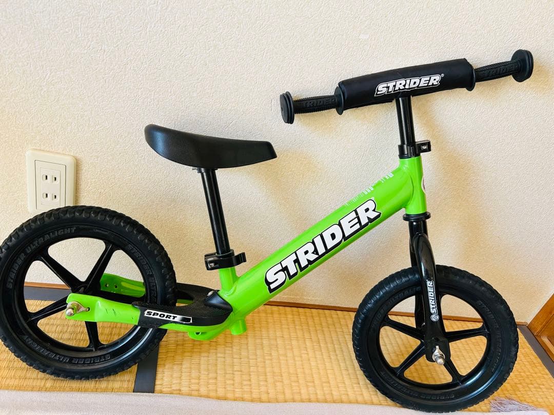 美品　STRIDERスポーツ　12 バランスバイク グリーン