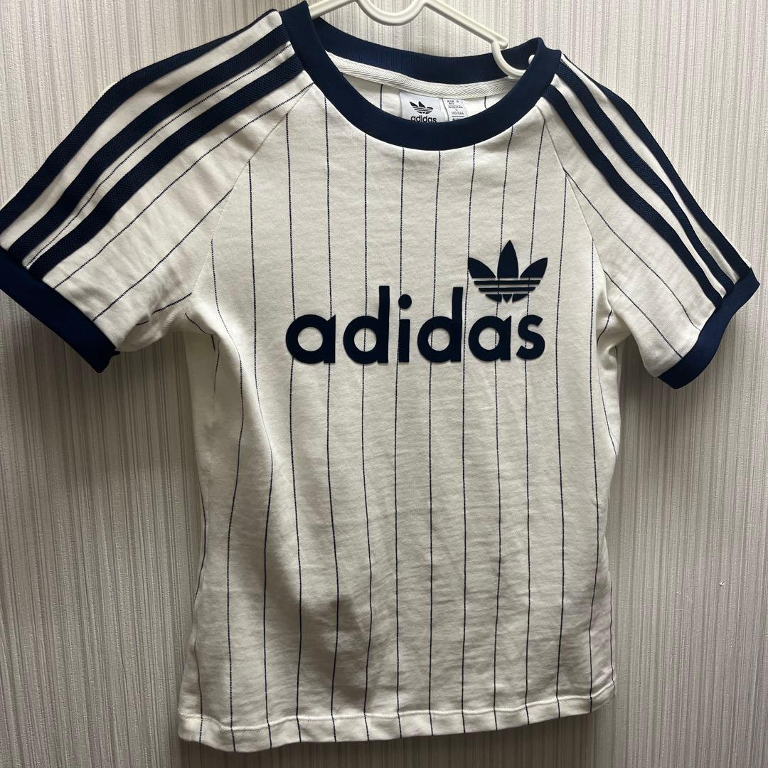 adidas リニアグラフィックTシャツ
