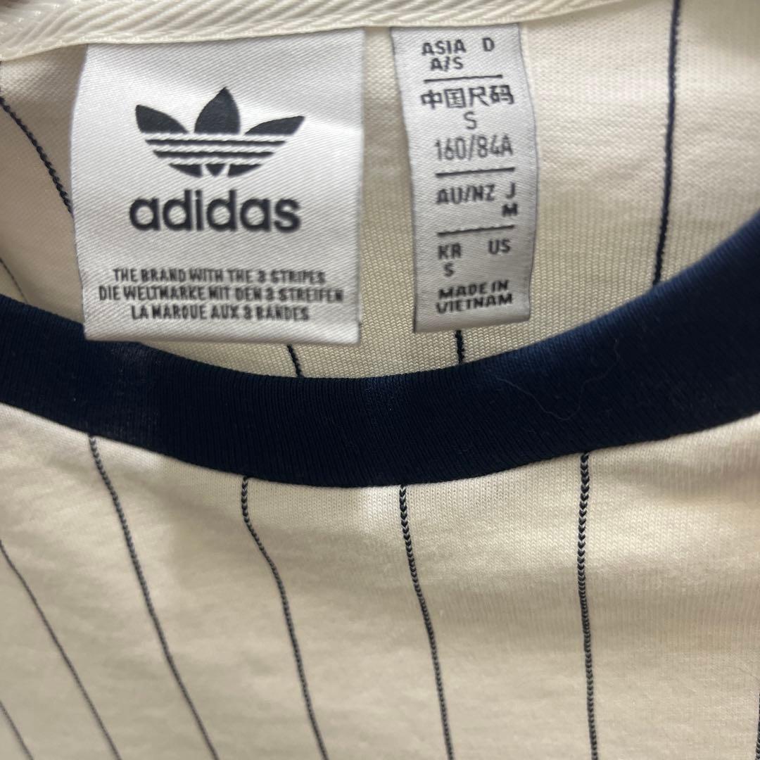 adidas リニアグラフィックTシャツ