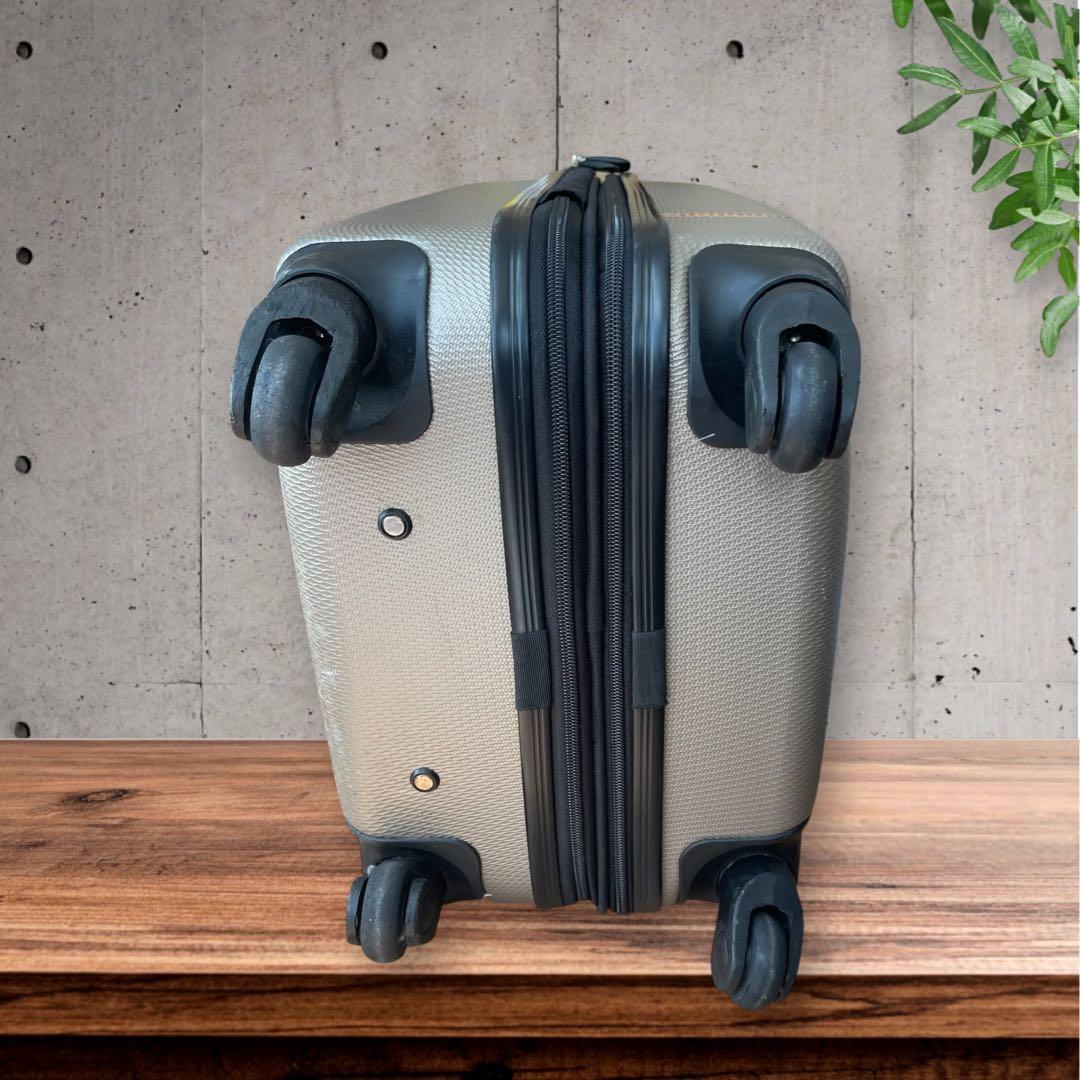 Samsonite 機内用 持ち込み 4輪 スーツ キャリーケース シルバー