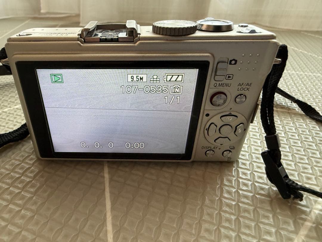 動作確認済　Panasonic LUMIX DMC-LX3 シルバー　デジカメ
