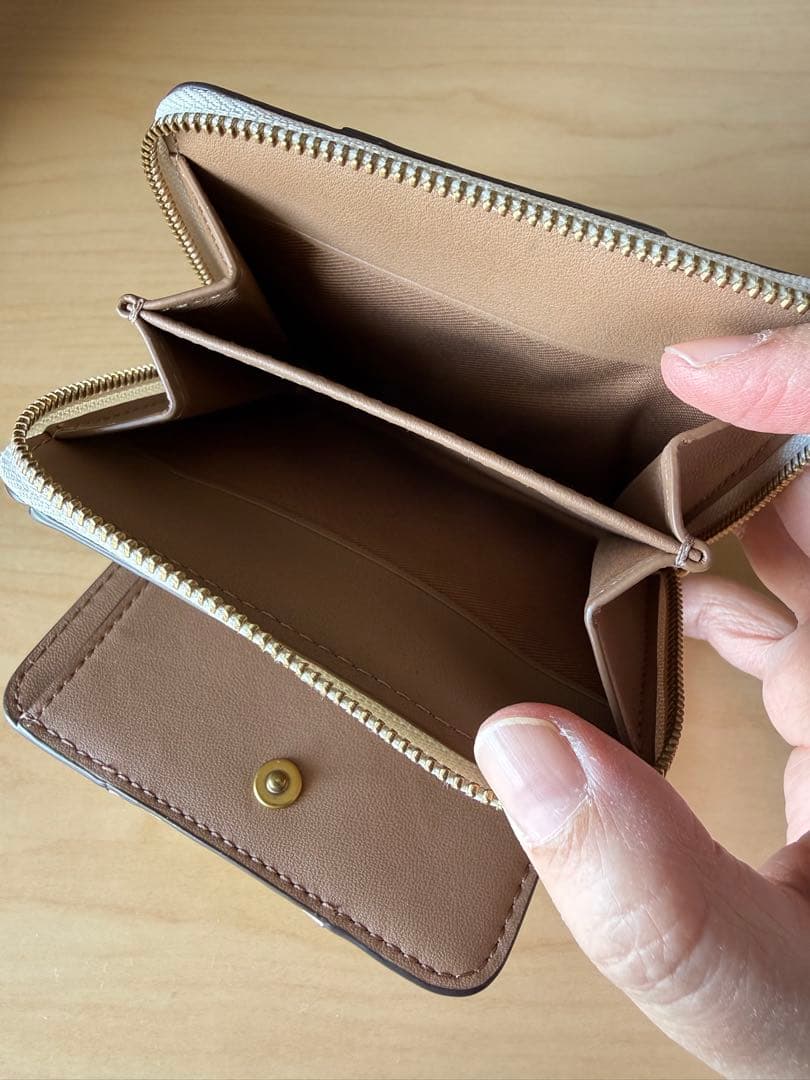 美品 COACH コーチ 二つ折り財布 レディース ベージュ 馬 馬車 ロゴ入り