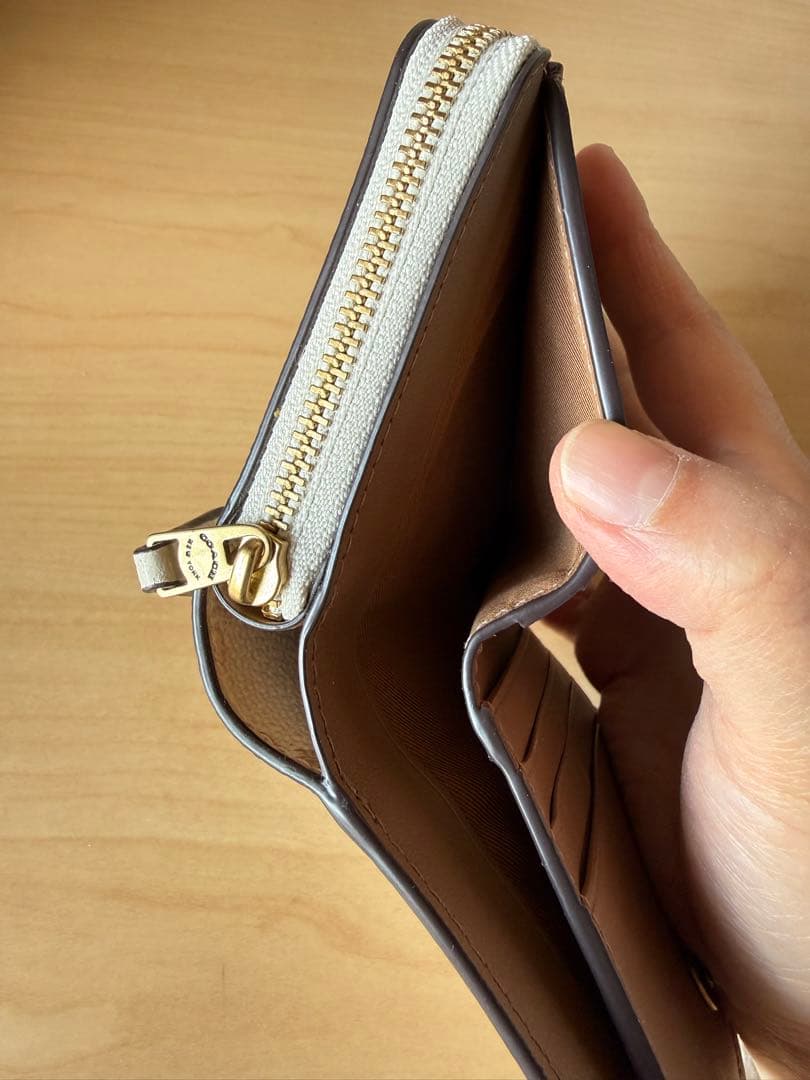 美品 COACH コーチ 二つ折り財布 レディース ベージュ 馬 馬車 ロゴ入り