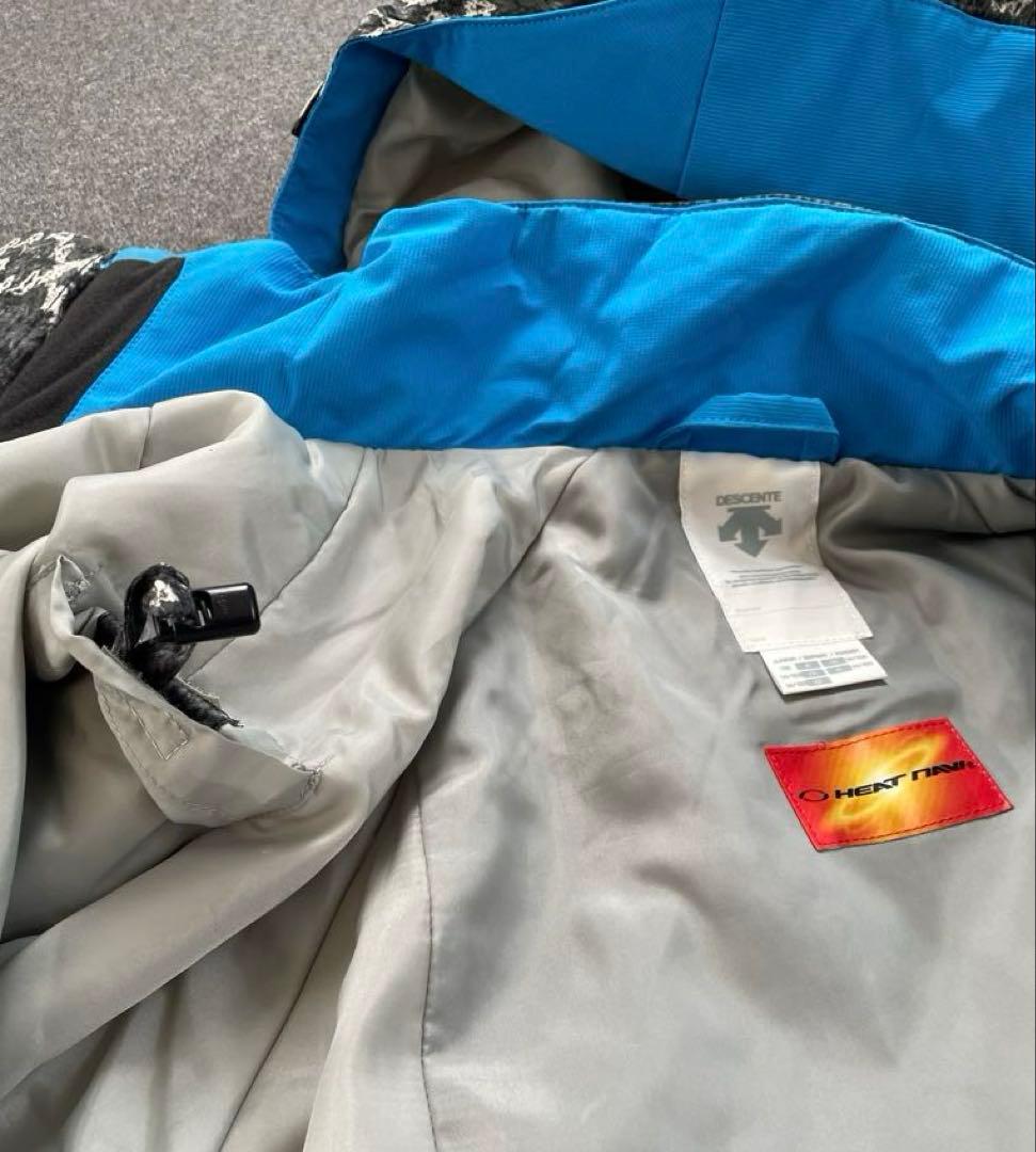 DESCENTE スキーウェア 150 上下セット　手袋プレゼント