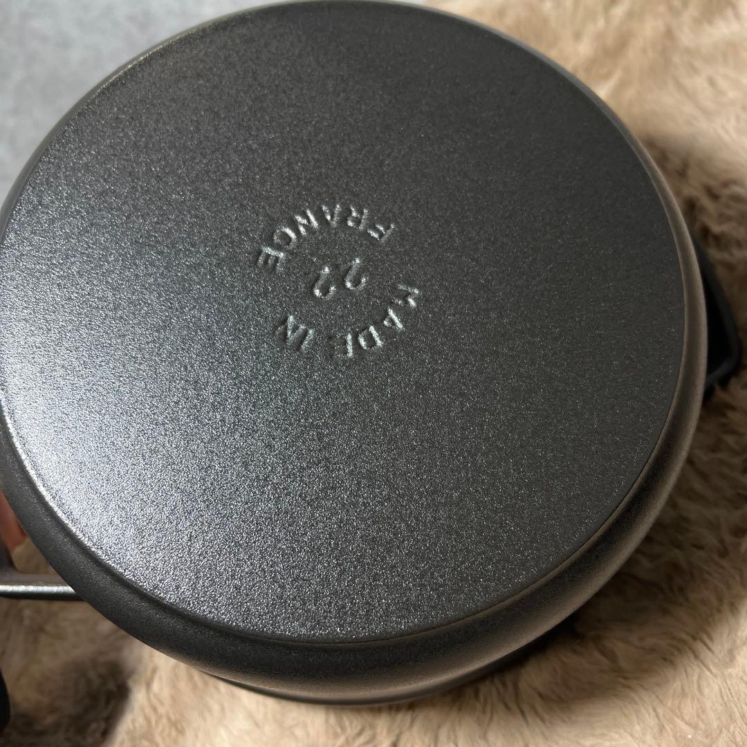 staub ストウブ 「ピコ ココット ラウンド22cm 40509-305