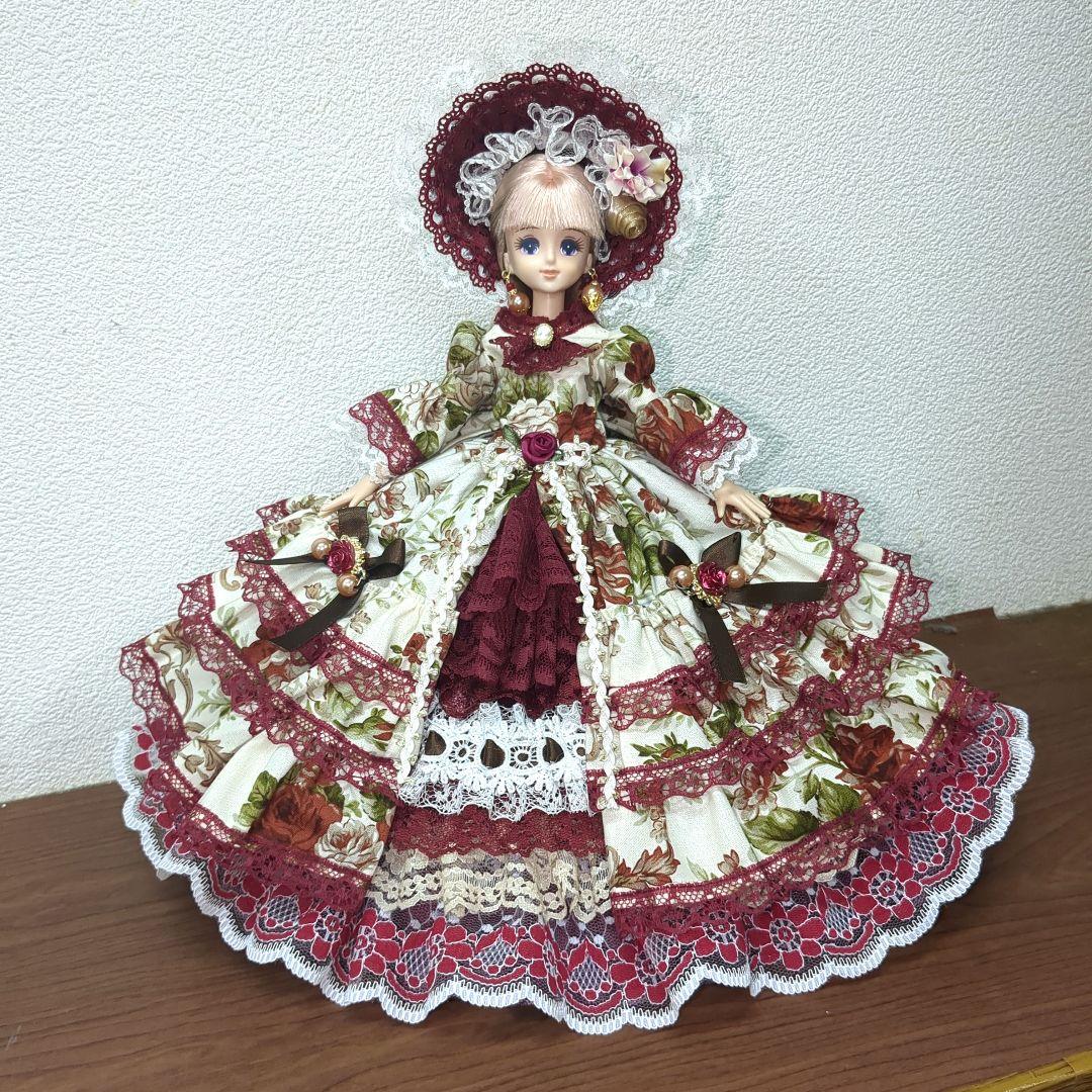 K*6様 ジェニーフレンド27cmドール服　ワインレッドの薔薇のドレス