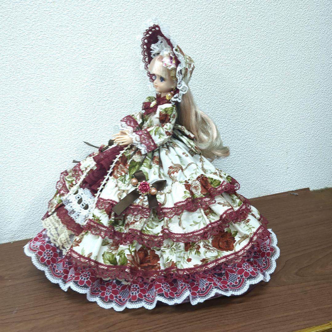 K*6様 ジェニーフレンド27cmドール服　ワインレッドの薔薇のドレス