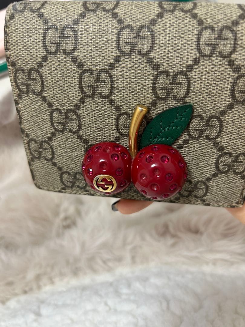 Gucci チェリー二つ折り財布